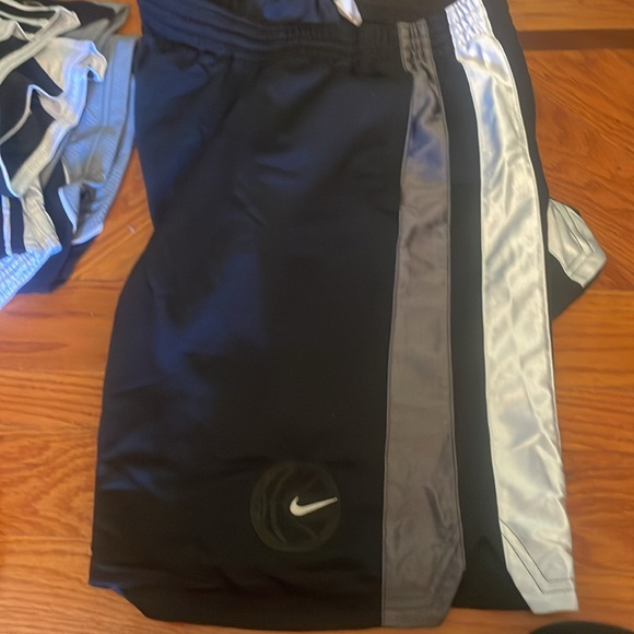 Bundle of 3 Pairs of Men’s Brooklyn Nets Shorts - Picture 6 of 6